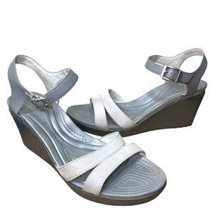 CROCS Leigh II Wedges Sandals Sz 10 Gray Strapy Ankle Strap Neutral Comfy Shoes